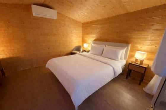 Chalet bedroom, side view